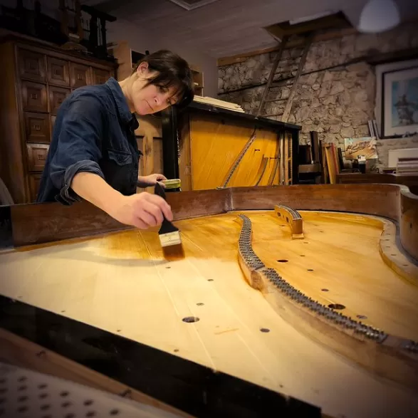 14 ans d'ouverture de l'atelier à Verel-de-Montbel , Verel-de-Montbel, Marion Pianos